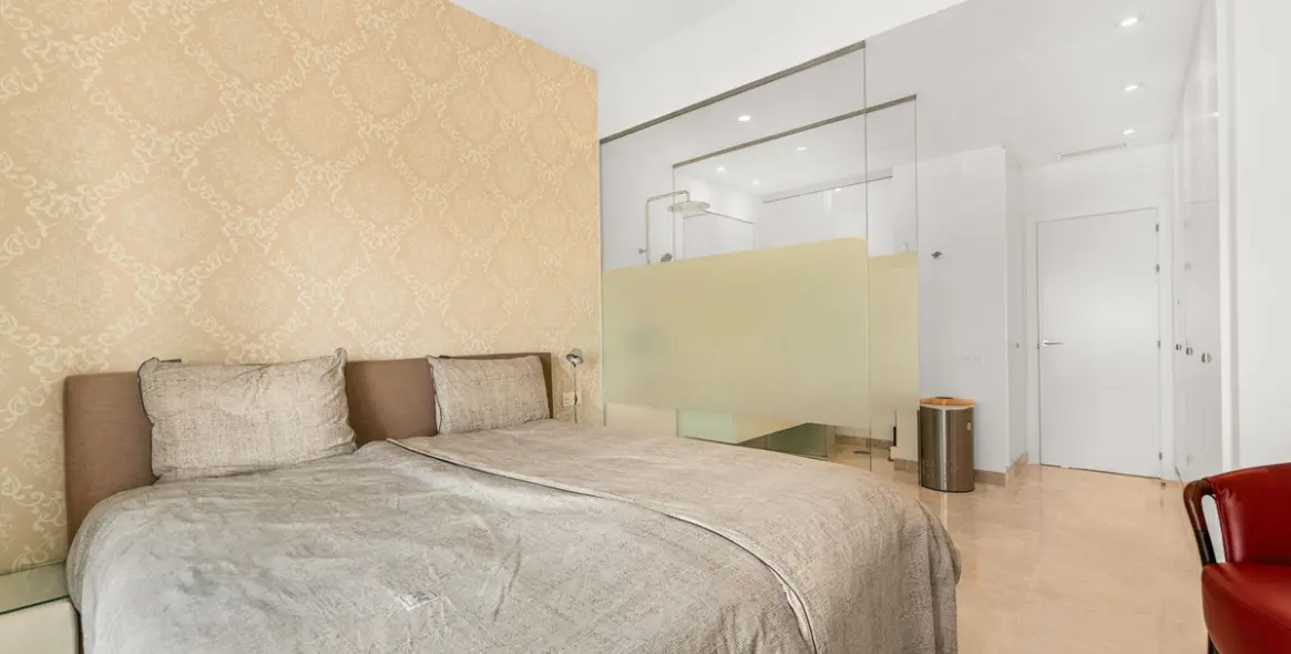 Sale of ground floor apartment in El Paraiso 10