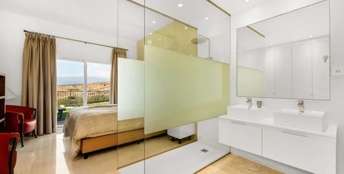 Sale of ground floor apartment in El Paraiso 12