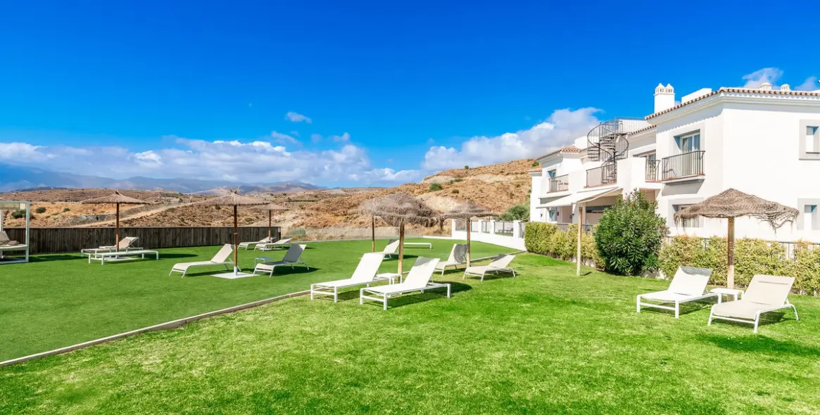 Sale of ground floor apartment in El Paraiso 17