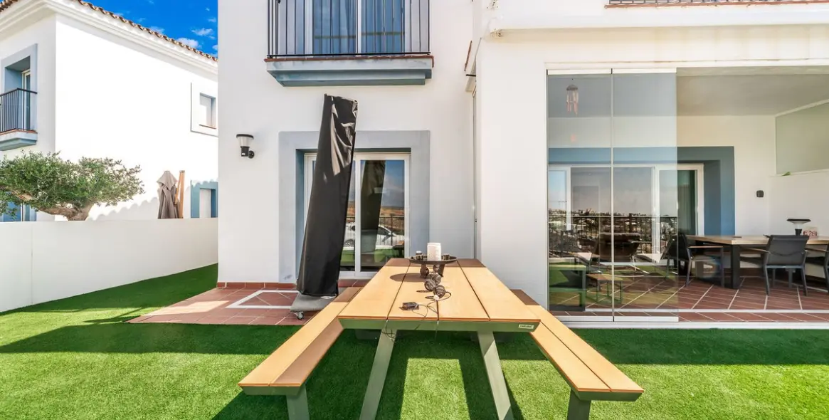 Sale of ground floor apartment in El Paraiso 1