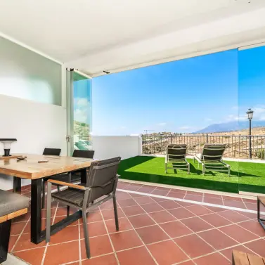 Sale of ground floor apartment in El Paraiso