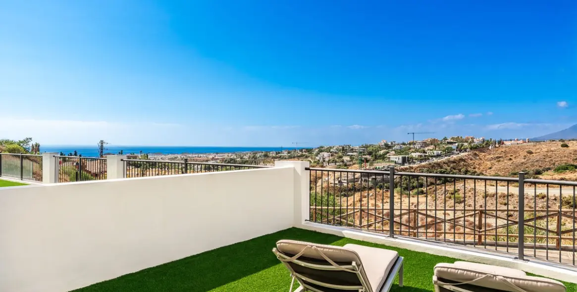 Sale of ground floor apartment in El Paraiso 7