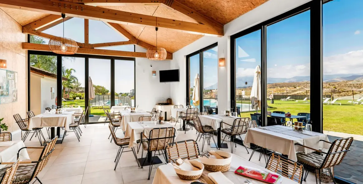 Sale of ground floor apartment in El Paraiso 16