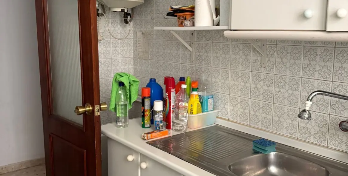 Sale of middle floor apartment in Fuengirola 1