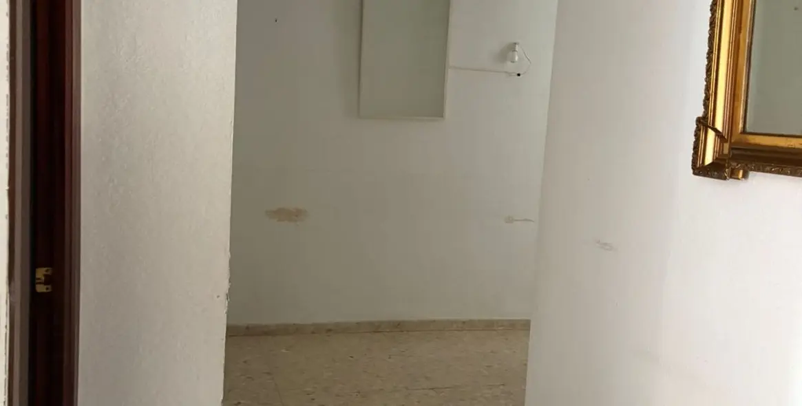 Sale of middle floor apartment in Fuengirola 8