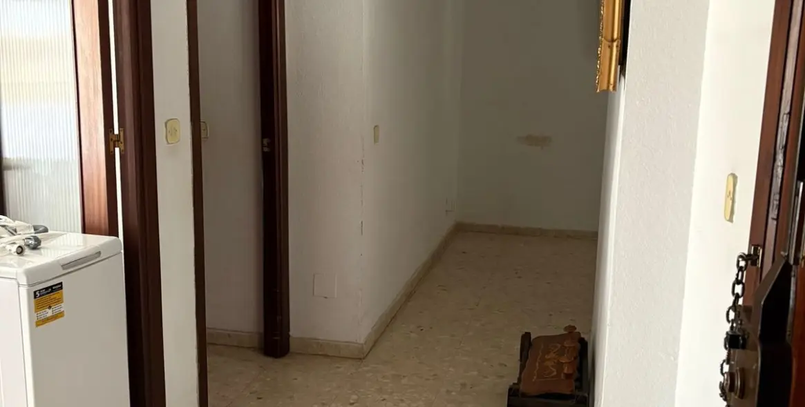 Sale of middle floor apartment in Fuengirola 9