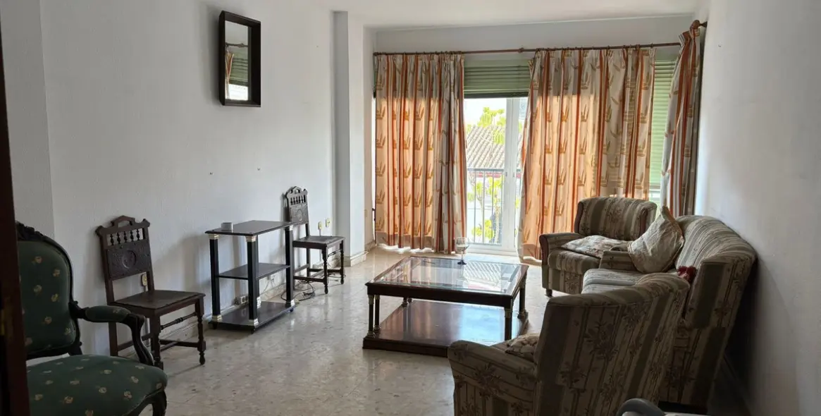 Sale of middle floor apartment in Fuengirola 11