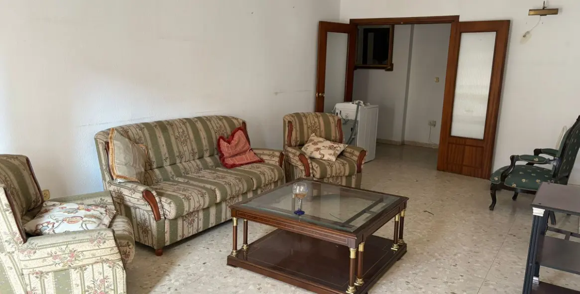 Sale of middle floor apartment in Fuengirola 12