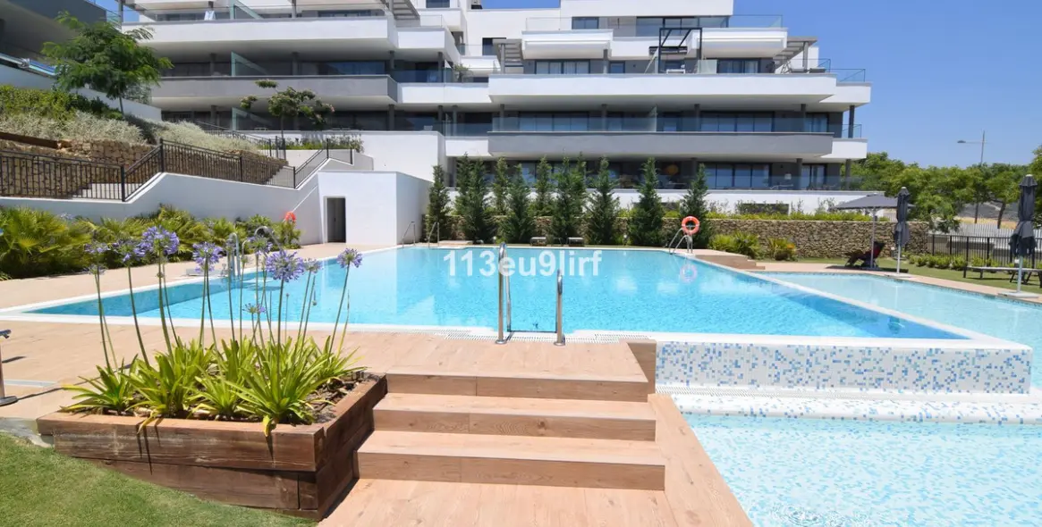 Продажа апартаментов на первом этаже в Estepona 1