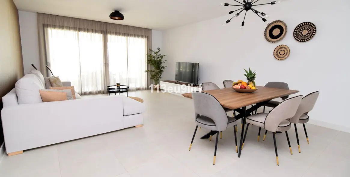 Venta de apartamento en planta baja en Estepona 2