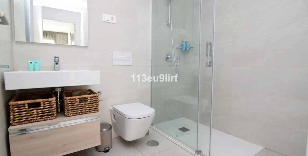 Venta de apartamento en planta baja en Estepona 16