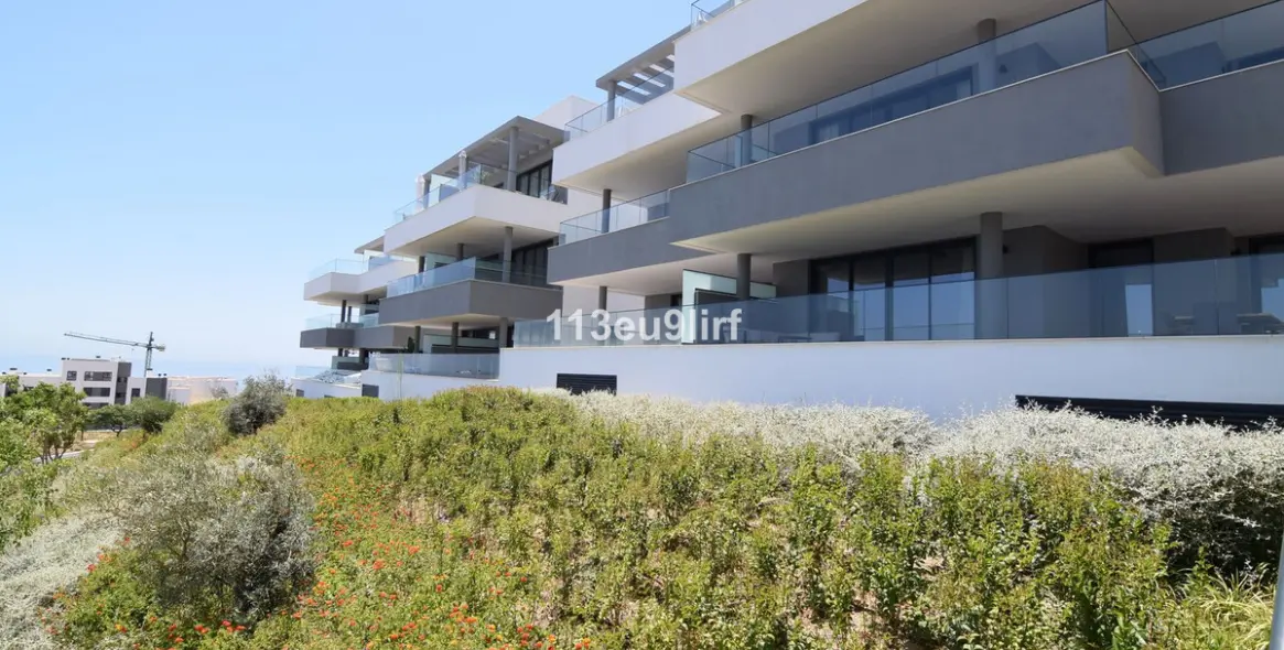 Sale of ground floor apartment in Estepona 21
