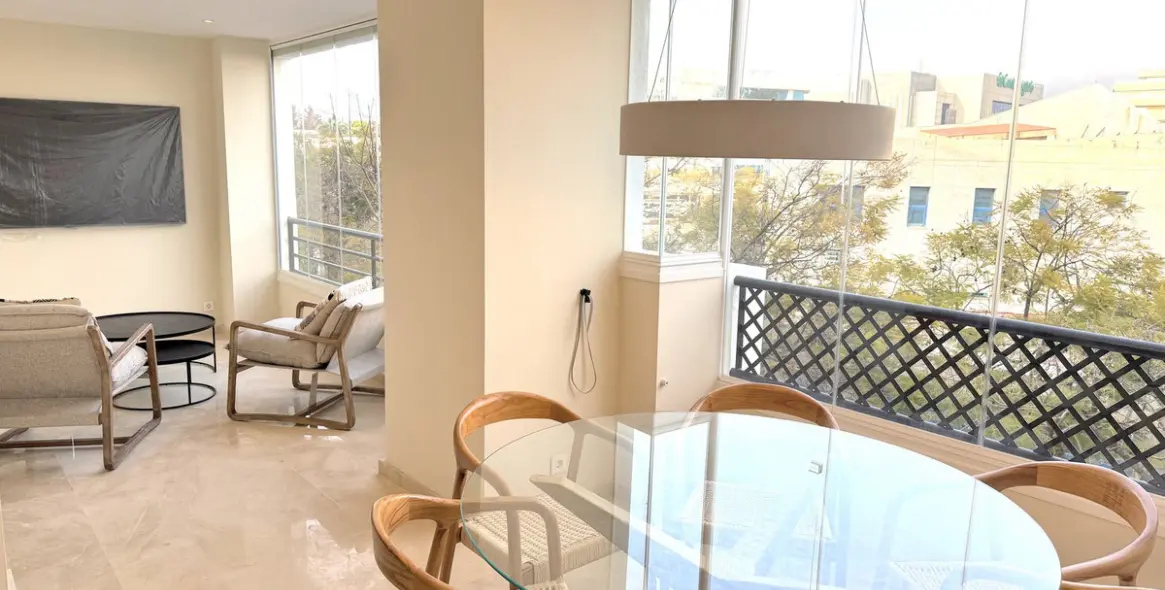 Short-term rent of middle floor apartment in Puerto Banús 4