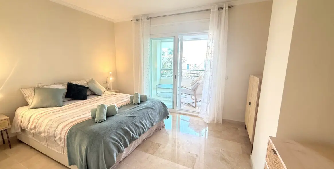 Short-term rent of middle floor apartment in Puerto Banús 15