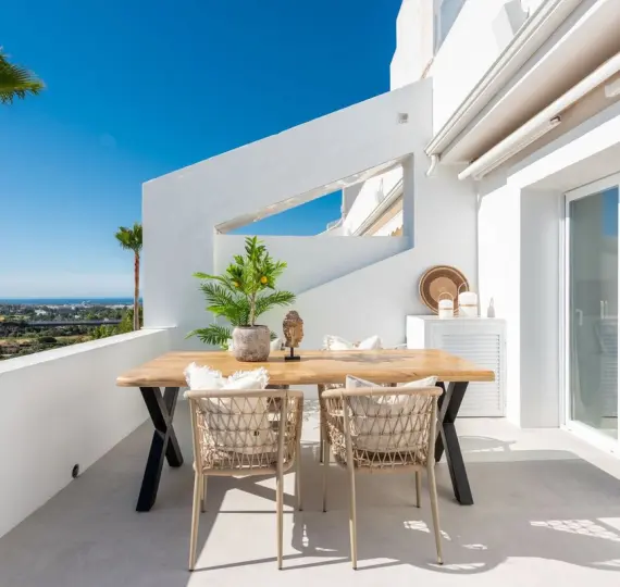 Sale of middle floor apartment in La Quinta