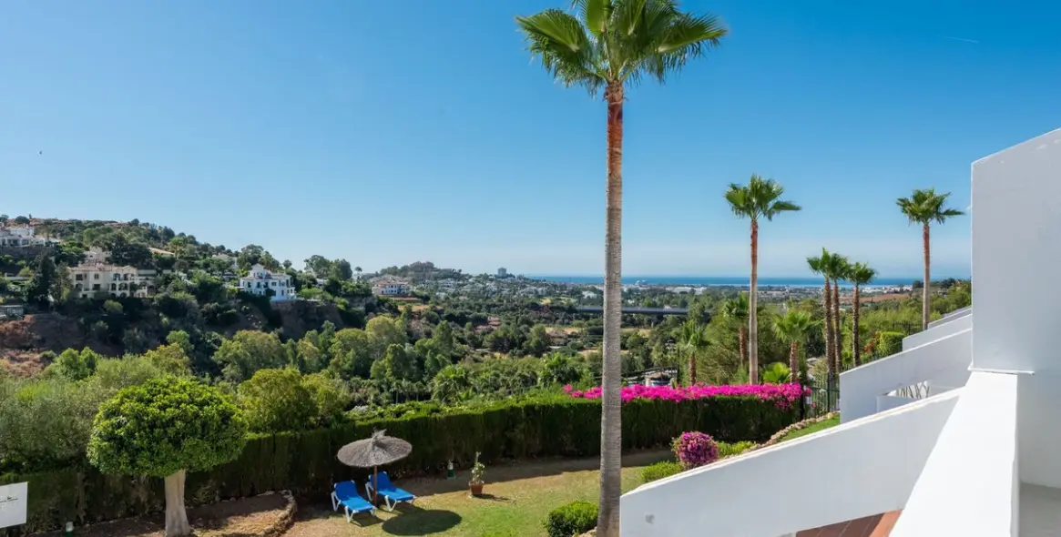 Sale of middle floor apartment in La Quinta 15