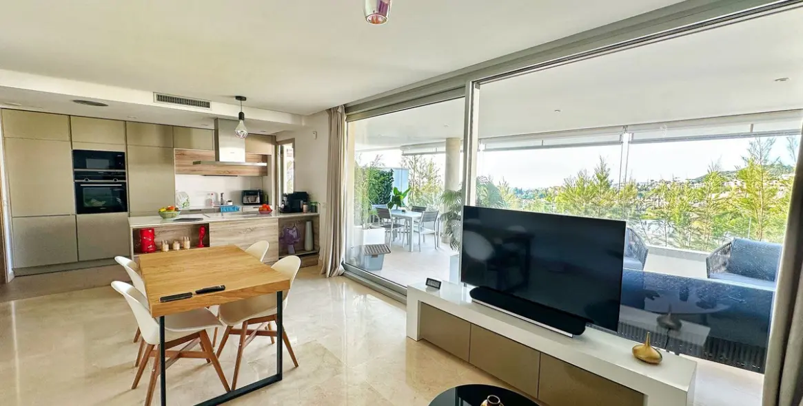Sale of middle floor apartment in Los Arqueros 4