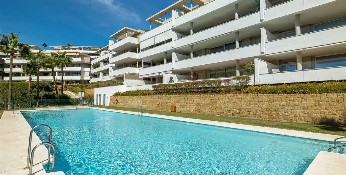 Sale of middle floor apartment in Los Arqueros 6