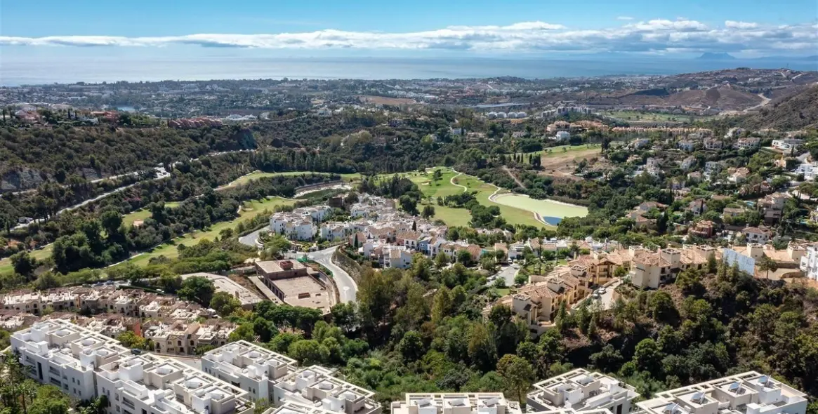 Sale of middle floor apartment in Los Arqueros 5