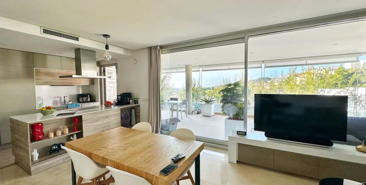 Sale of middle floor apartment in Los Arqueros 8