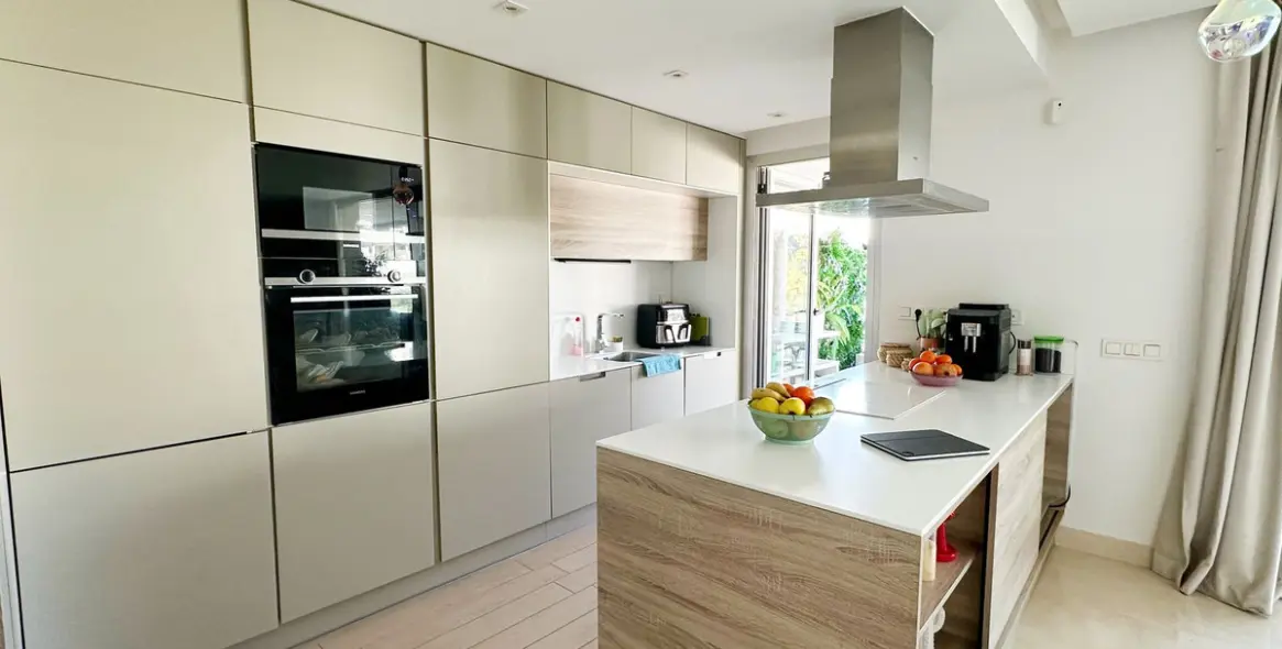 Sale of middle floor apartment in Los Arqueros 12