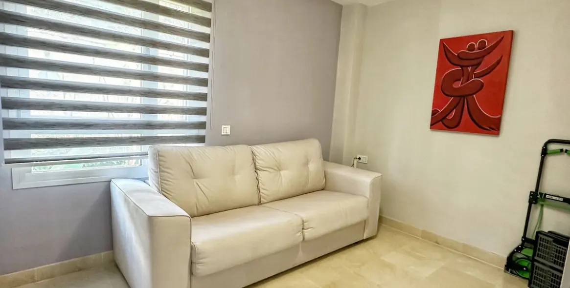 Sale of middle floor apartment in Los Arqueros 16