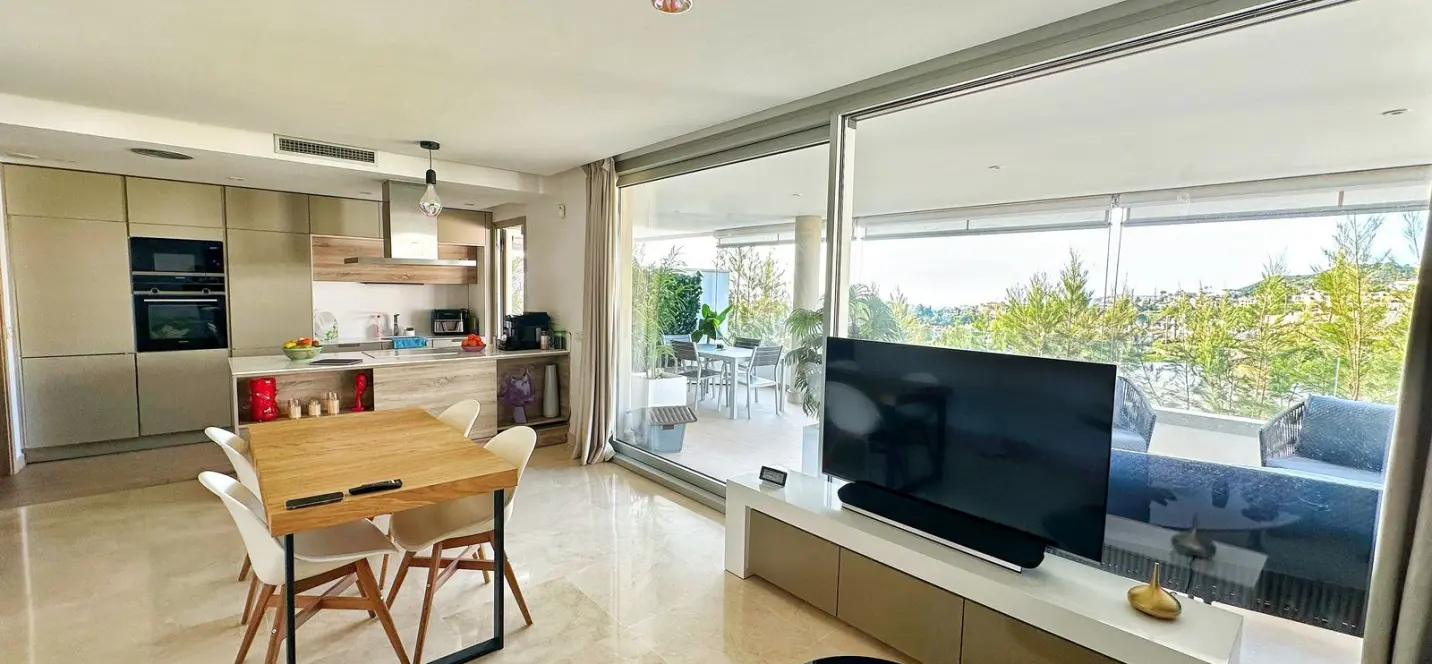 Sale of middle floor apartment in Los Arqueros 3