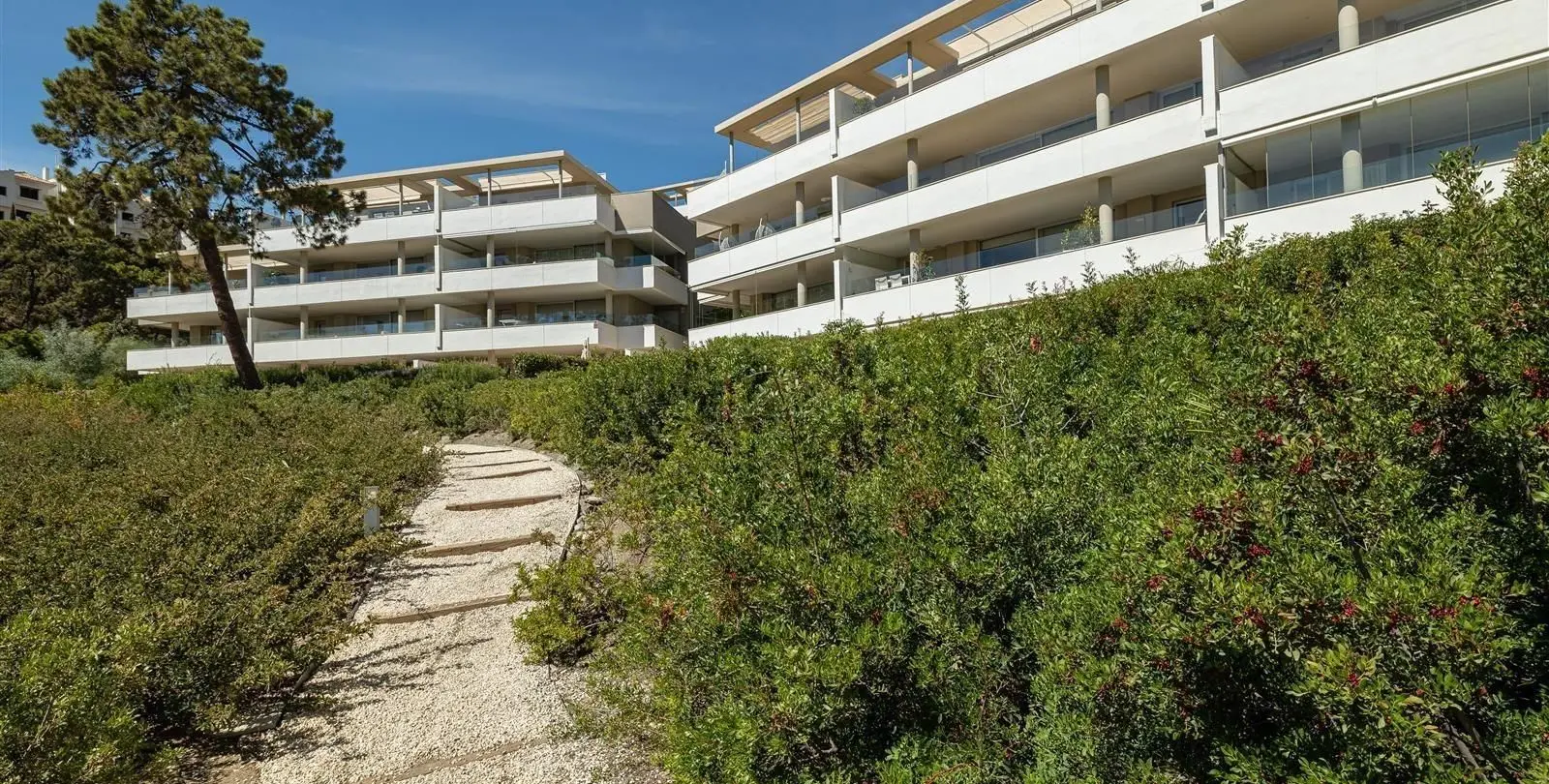 Sale of middle floor apartment in Los Arqueros 18