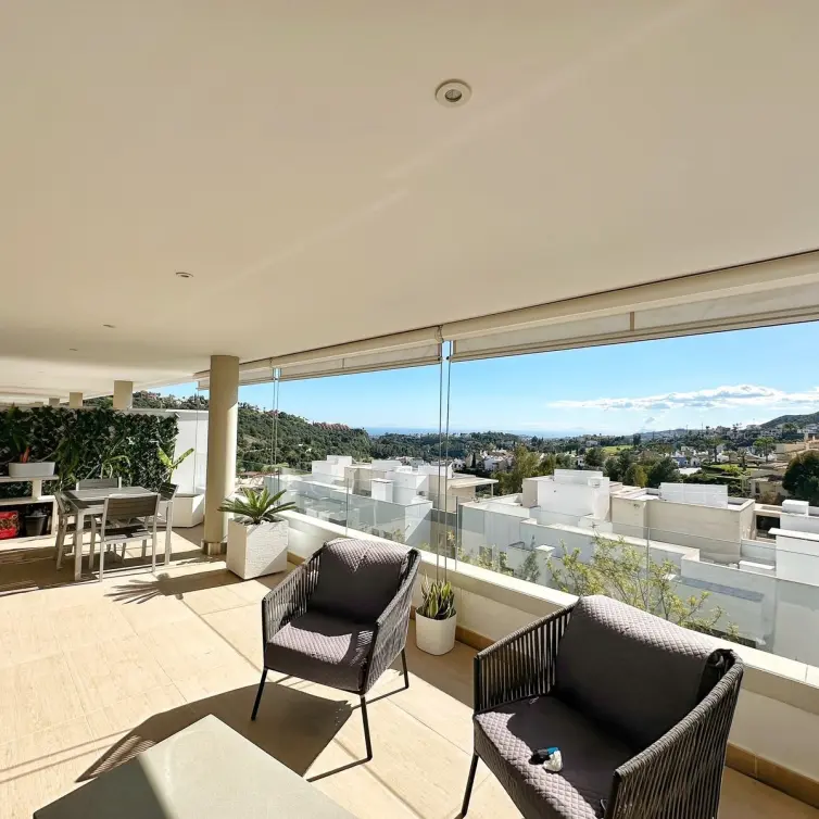 Venta de apartamento en planta media en Los Arqueros