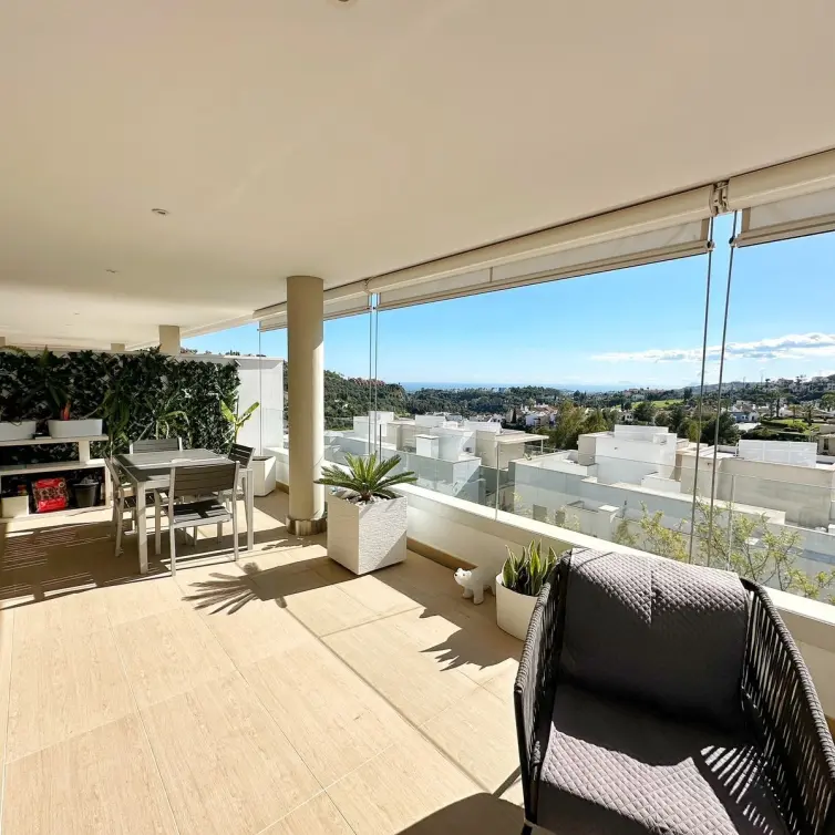 Venta de apartamento en planta media en Los Arqueros