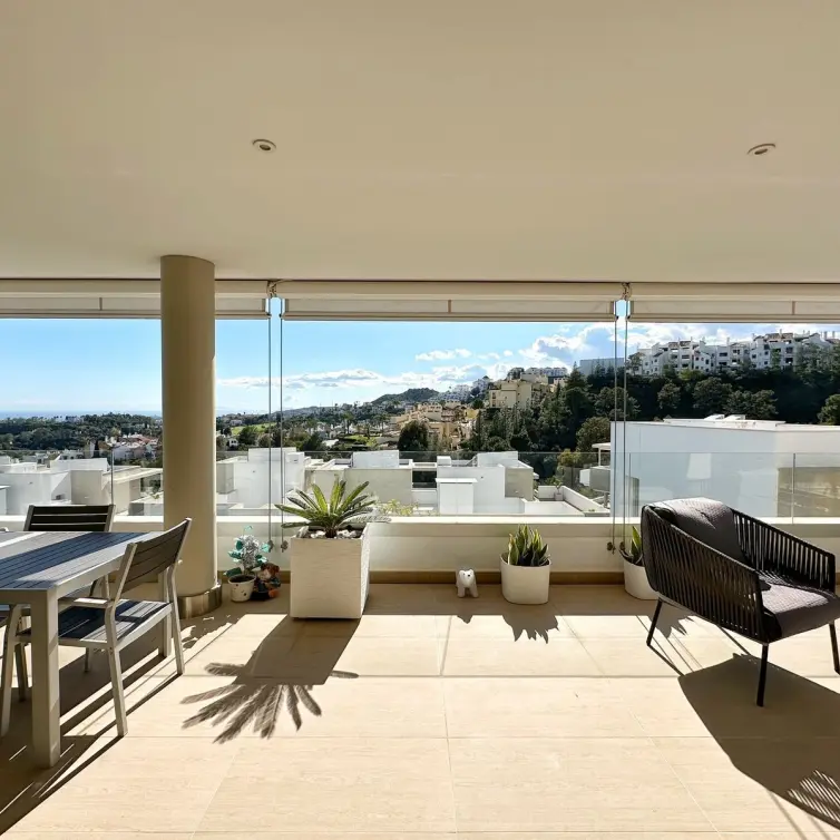 Venta de apartamento en planta media en Los Arqueros