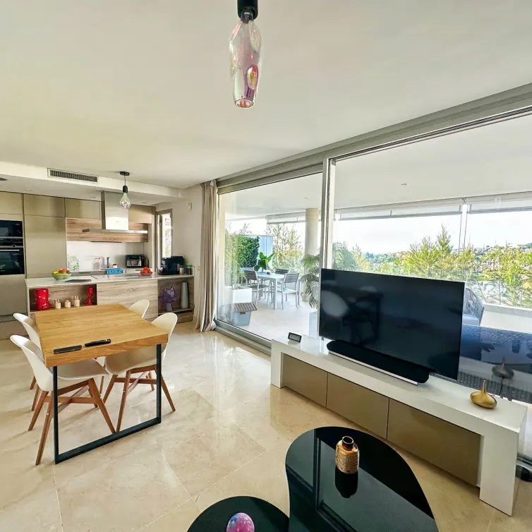Venta de apartamento en planta media en Los Arqueros