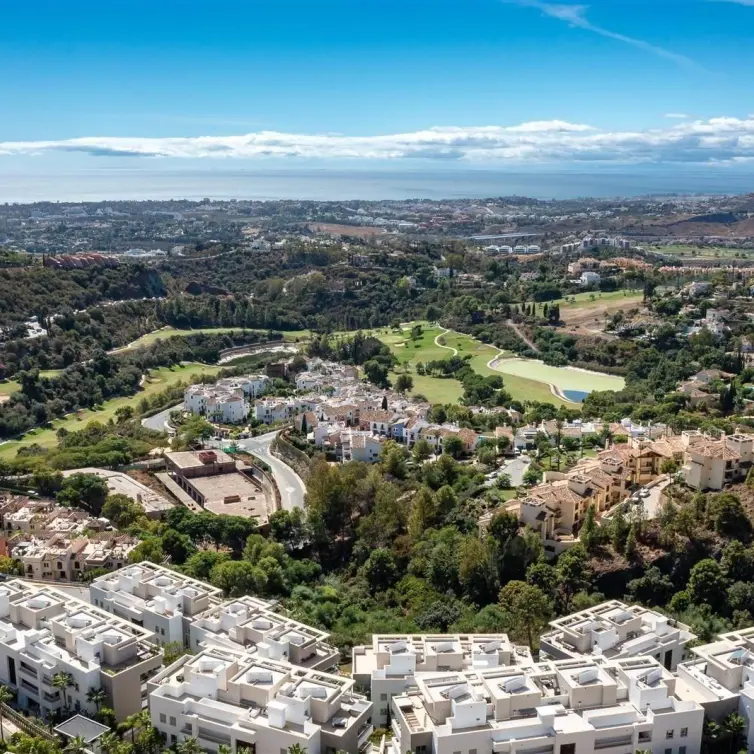 Venta de apartamento en planta media en Los Arqueros