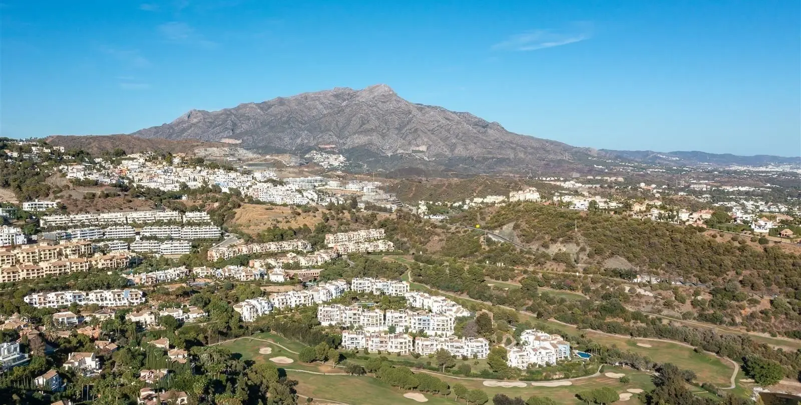 Sale of middle floor apartment in Los Arqueros 20