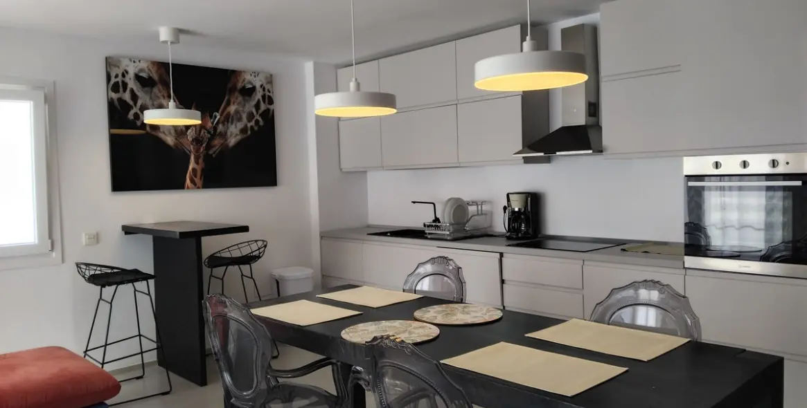 Sale of middle floor apartment in Puerto Banús 1