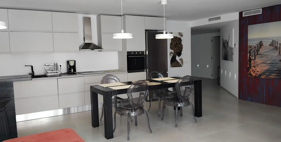 Sale of middle floor apartment in Puerto Banús 4