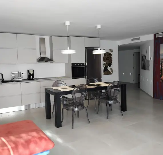 Sale of middle floor apartment in Puerto Banús