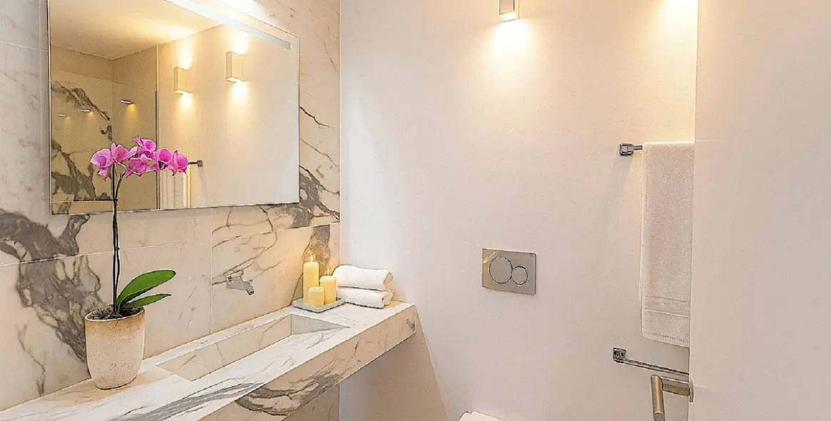 Sale of middle floor apartment in Puerto Banús 13