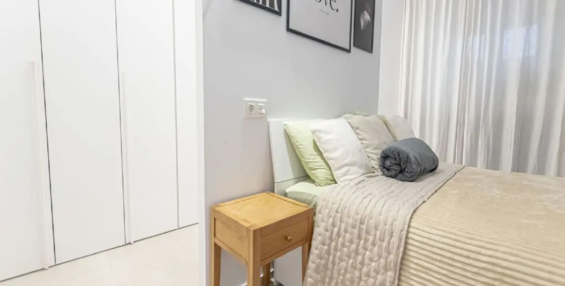 Sale of middle floor apartment in Puerto Banús 14