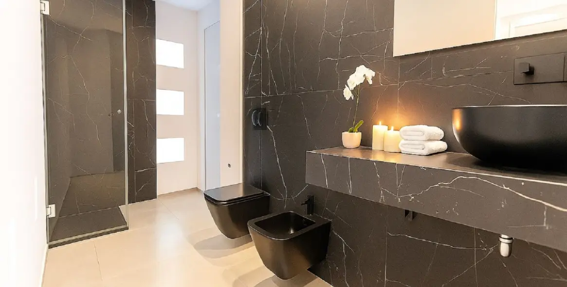 Sale of middle floor apartment in Puerto Banús 15