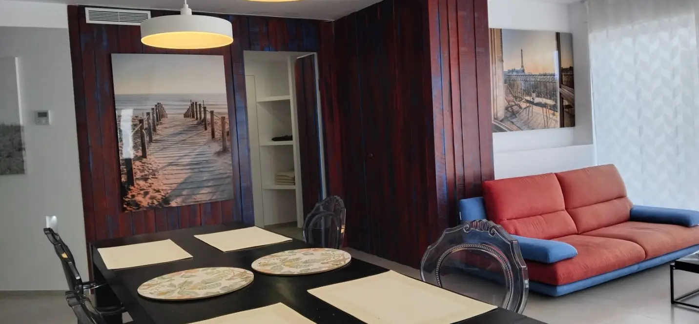 Venta de apartamento en planta media en Puerto Banús 2