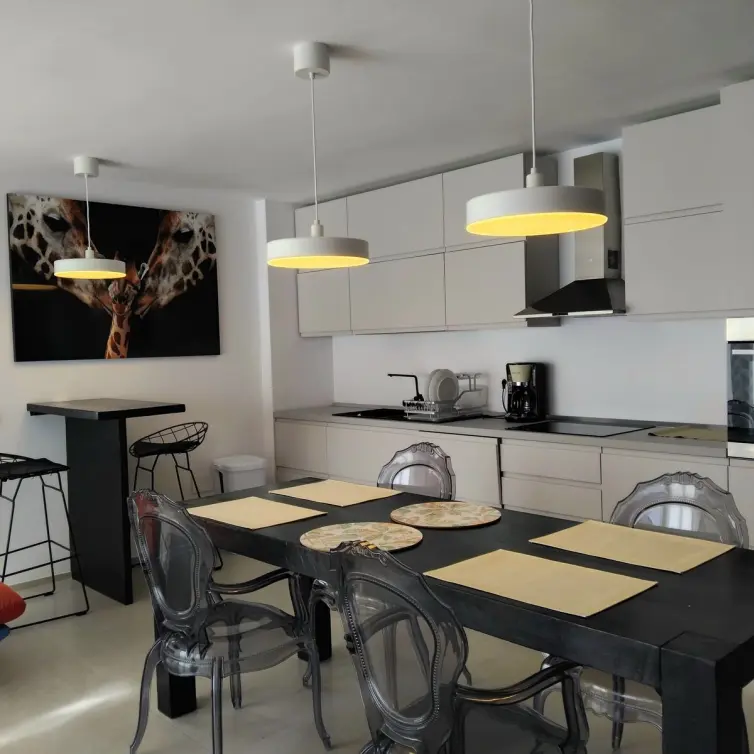 Venta de apartamento en planta media en Puerto Banús