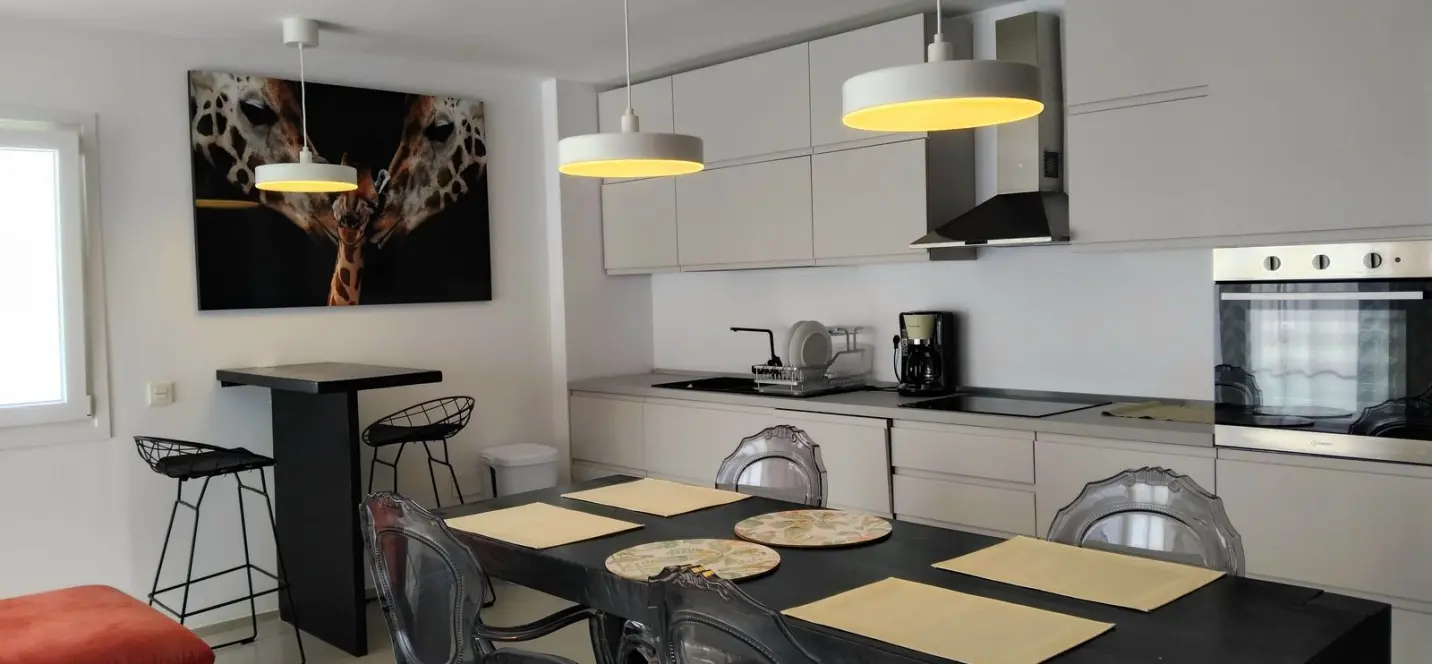Venta de apartamento en planta media en Puerto Banús 3