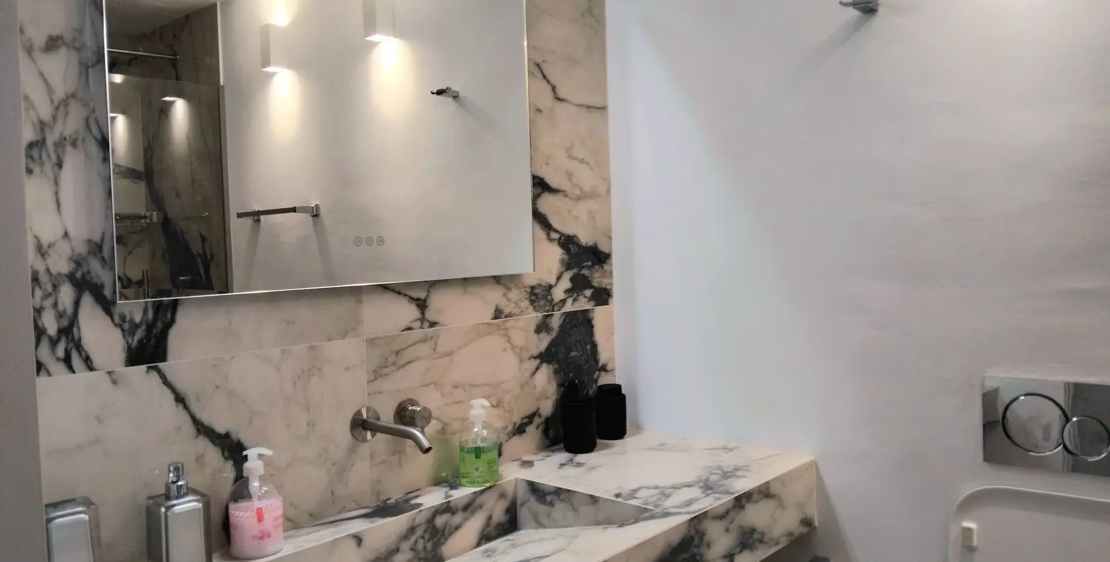 Sale of middle floor apartment in Puerto Banús 11