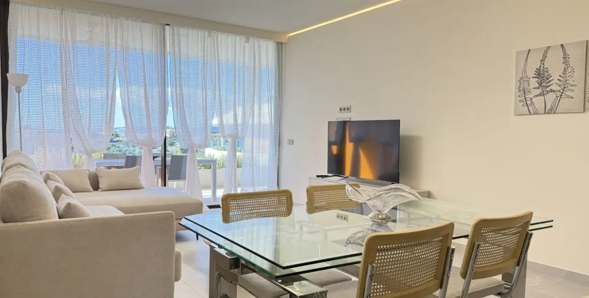 Sale of middle floor apartment in Fuengirola 2