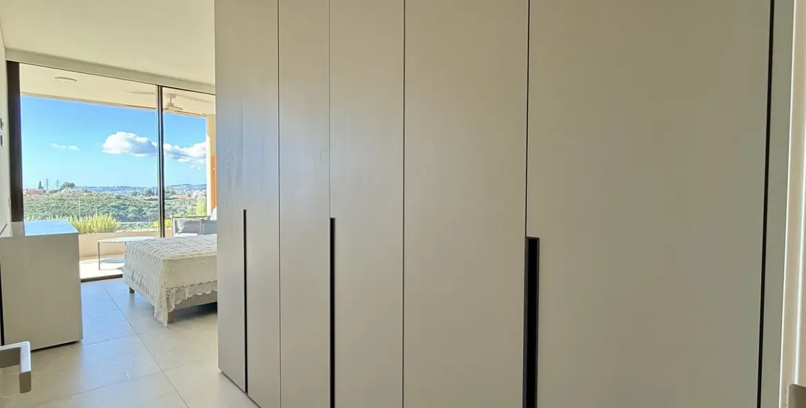 Sale of middle floor apartment in Fuengirola 10