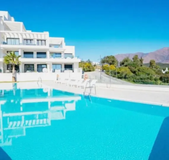 Sale of penthouse in Estepona