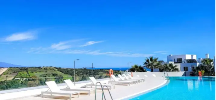 Sale of penthouse in Estepona 2