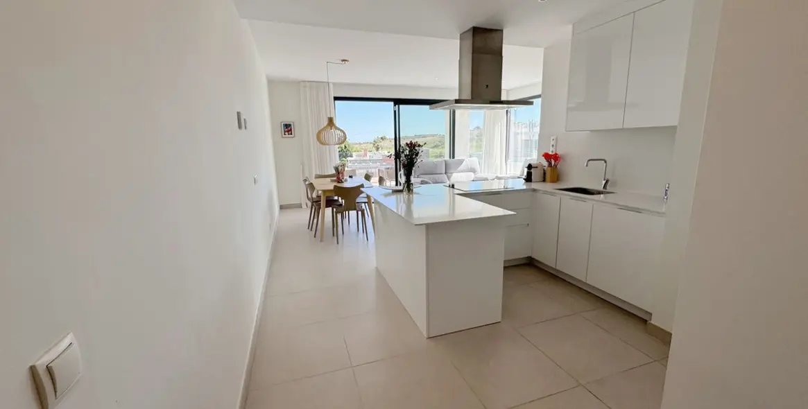Sale of penthouse in Estepona 11
