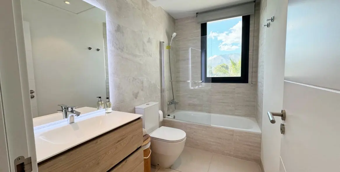 Sale of penthouse in Estepona 20